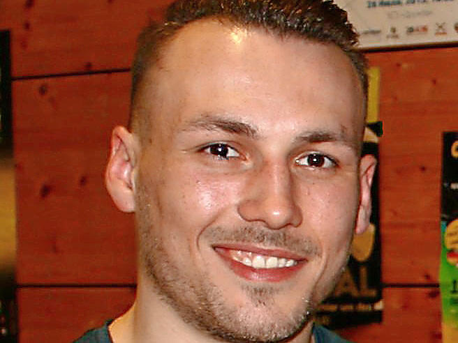 Nach erfolgreichen Jahren im Amateurbereich wagt der Heilbronner Ende 2017 den Sprung zu den Profis. Aus seinen bisher vier K&auml;mpfen geht der Mittelgewichtler siegreich hervor. Sein Ziel ist hochgesteckt: Der deutsche Amateurmeister von 2016 will Weltmeister werden.