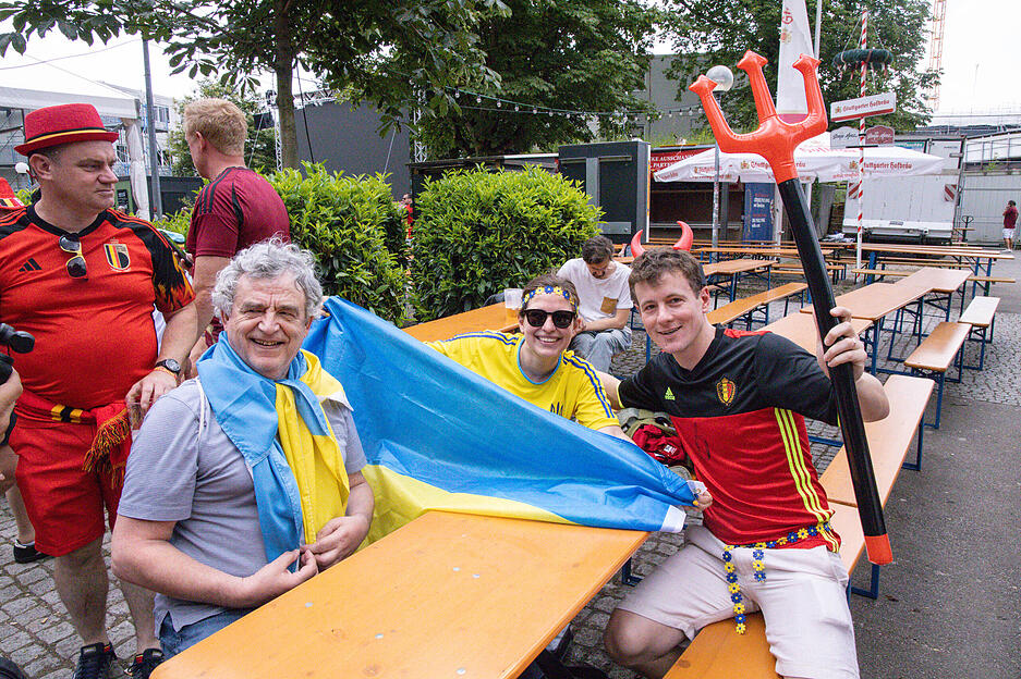 Tausende belgische Fans sind nach Stuttgart zum Spiel gegen die Ukraine angereist.