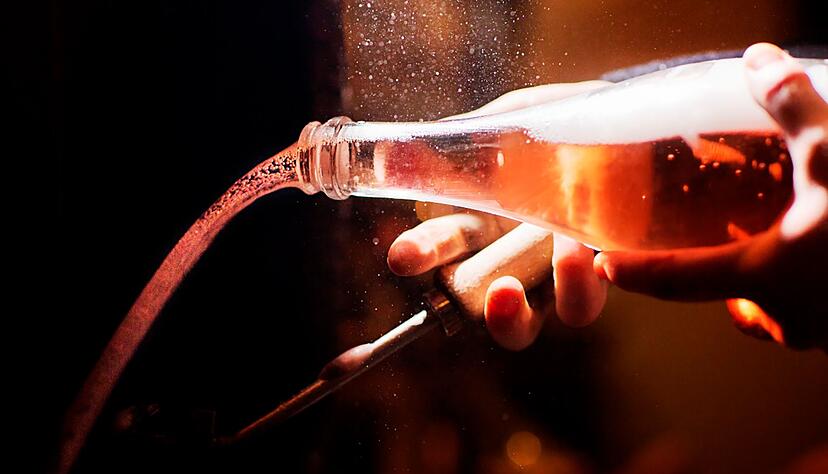 Das Hefedepot wieder zu entfernen, wird im Fachjargon Degorgieren genannt. Das Hefedepot wieder zu entfernen, wird im Fachjargon Degorgieren genannt.