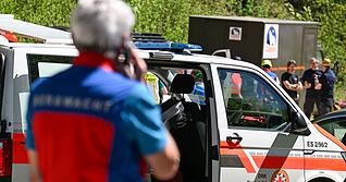 Der Mann war mit seiner Gruppe bereits rund 1.300 Meter tief in die H&ouml;hle im Kreis Reutlingen geklettert, als der Notfall passierte.