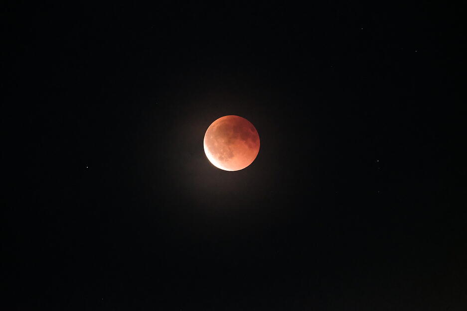 Über Flein war der Blutmond bei der totalen Mondfinsternis klar am Nachthimmel zu sehen.