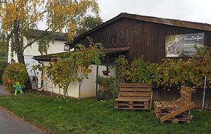 2015 hat Tobias Schifferer sein eigenes Weingut gegründet. 2015 hat Tobias Schifferer sein eigenes Weingut gegründet.