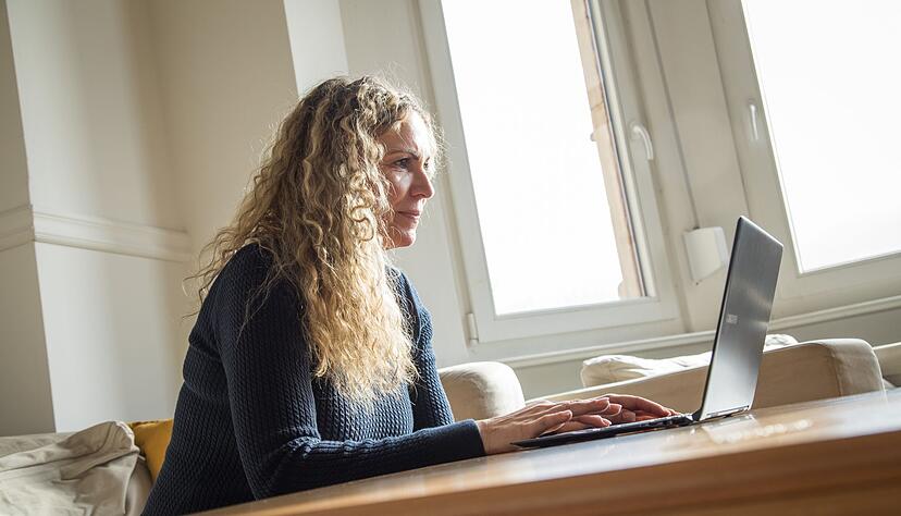 Nanu, ist die Stellenanzeige KI-generiert? Umfragen zeigen, ob Jobsuchende das erkennen, wie sie darauf reagieren und was sie sonst noch beim Bewerbungsprozess bewegt. Nanu, ist die Stellenanzeige KI-generiert? Umfragen zeigen, ob Jobsuchende das erkennen, wie sie darauf reagieren und was sie sonst noch beim Bewerbungsprozess bewegt.