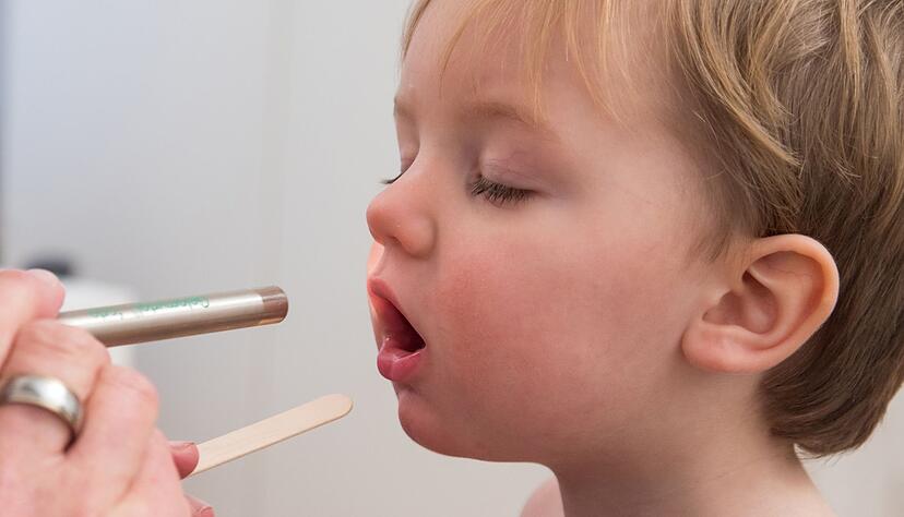 Immer mehr Kinder erkranken an Scharlach: Bei den typischen Symptomen sollte man direkt den Arzt aufsuchen. Immer mehr Kinder erkranken an Scharlach: Bei den typischen Symptomen sollte man direkt den Arzt aufsuchen.