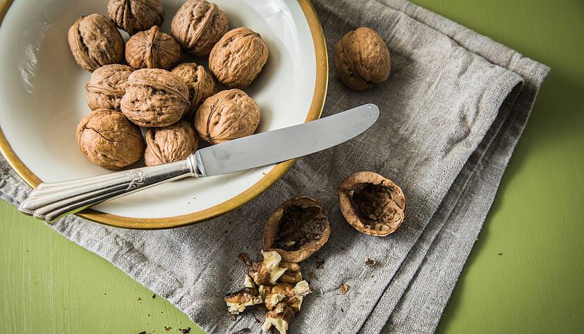 Fazit: Ein hilfreicher Trick. Die Schale bleibt in ihren ganzen H&auml;lften und zerbricht nicht. Nur die Nuss kann leider nicht im Ganzen entnommen werden.