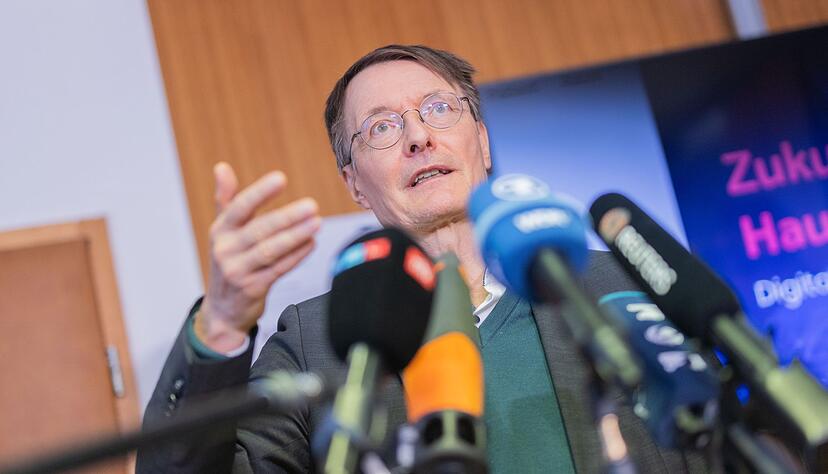 Gesundheitsminister Lauterbach schw&auml;rmt von der elektronischen Patientenakte.