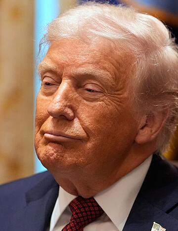 Trump will zehn Milliarden Dollar von der BBC erstreiten. Trump will zehn Milliarden Dollar von der BBC erstreiten.