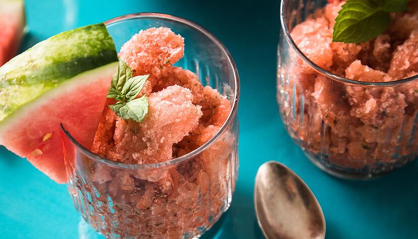 Ein selbstgemachter Slushy spart nicht nur Geld, sondern auch eine Menge Zucker.