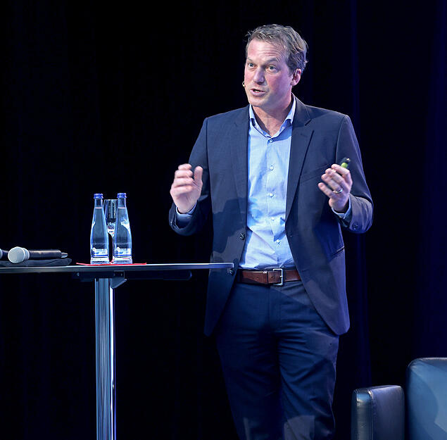 Abendvorlesung Medizin Hautnah zum Thema Autoimmunerkrankungen, Referent Prof. Henes, Tübingen und Verabschiedung Iris Baars-Werner. Abendvorlesung Medizin Hautnah zum Thema Autoimmunerkrankungen, Referent Prof. Henes, Tübingen und Verabschiedung Iris Baars-Werner.