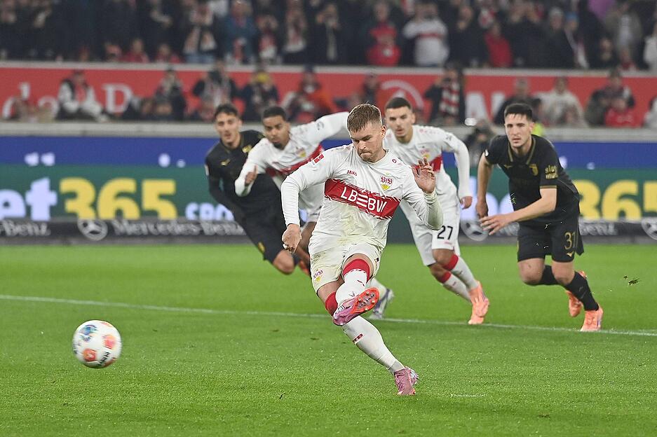 Maximilian Mittelstädt: Verwandelt den Elfmeter zum 1:1 sicher. Zeigte eine gute Leistung über das Spiel hinweg. Hinten stark, vorne aktiv. Note: 2,5 Maximilian Mittelstädt: Verwandelt den Elfmeter zum 1:1 sicher. Zeigte eine gute Leistung über das Spiel hinweg. Hinten stark, vorne aktiv. Note: 2,5