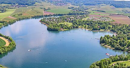Schon im kommenden Frühjahr wird der Breitenauer See trocken gelegt sein. Damm, Ufer und technische Einrichtungen werden auf Herz und Nieren geprüft. Foto: Archiv/Maier