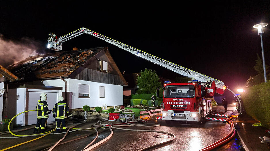 Blitz schlägt in Wüstenrot ein Blitz schlägt in Wüstenrot ein