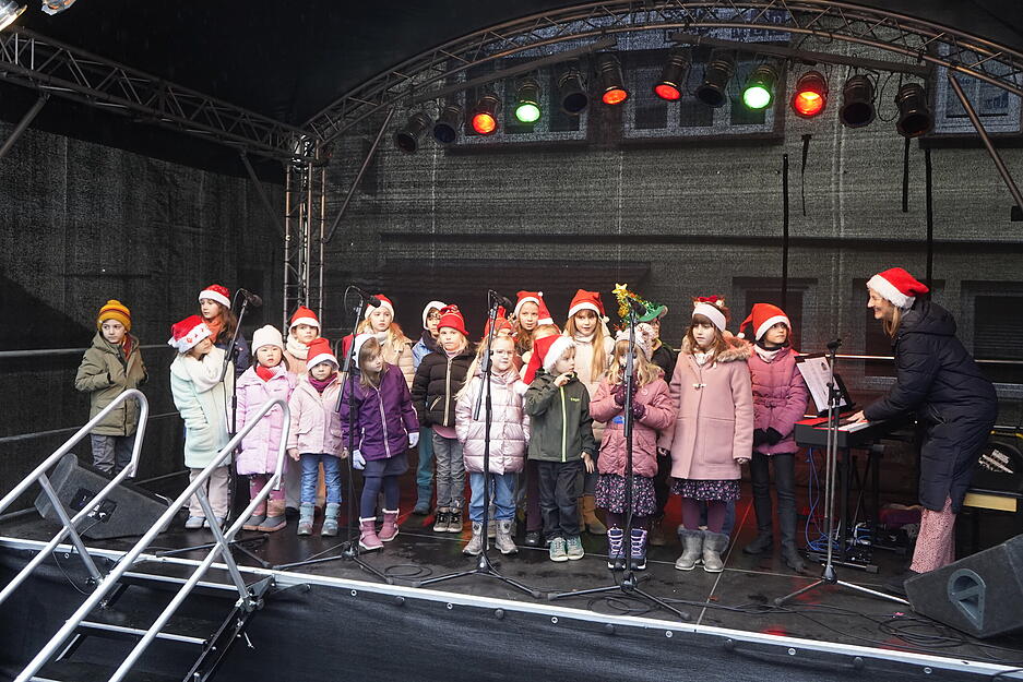 Der nach Zahl der Öffnungstage zweitgrößte Weihnachtsmarkt ist der der Kreisstadt Künzelsau. Der nach Zahl der Öffnungstage zweitgrößte Weihnachtsmarkt ist der der Kreisstadt Künzelsau.