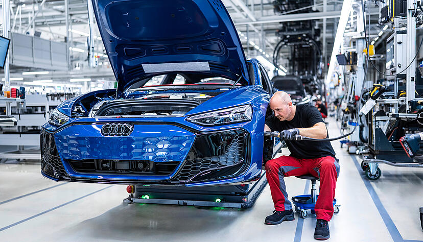Am Audi-Standort B&ouml;llinger H&ouml;fe in Heilbronn wird aktuell der E-Tron GT in einer Schicht gefertigt. 2027 startet die Produktion eines Elektro-Sportwagens.