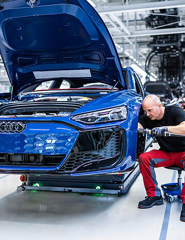 Am Audi-Standort B&ouml;llinger H&ouml;fe in Heilbronn wird aktuell der E-Tron GT in einer Schicht gefertigt. 2027 startet die Produktion eines Elektro-Sportwagens.