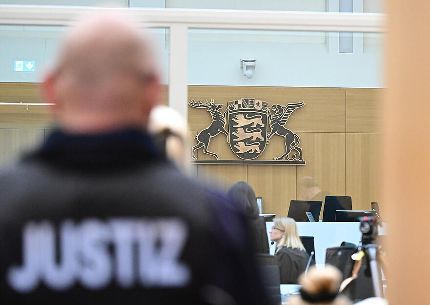 Das Oberlandesgericht verhandelt gegen neun Angeklagte aus der mutmaßlichen «Reichsbürger»-Gruppe um Heinrich XIII. Prinz Reuß, der selbst aber erst später in Frankfurt vor Gericht kommt.