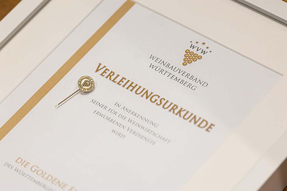 Ehrenpreise für besondere Leistungen im Weinbau wurden an 14 Betriebe verliehen. Ehrenpreise für besondere Leistungen im Weinbau wurden an 14 Betriebe verliehen.