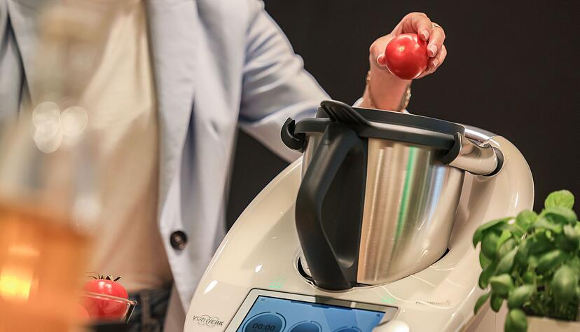 Nutzer der Thermomix-Rezeptwelt sollten wachsam sein. Im Darknet sind Nutzerdaten des Forums aufgetaucht und könnten etwa für Phishing-Mails verwendet werden. Nutzer der Thermomix-Rezeptwelt sollten wachsam sein. Im Darknet sind Nutzerdaten des Forums aufgetaucht und könnten etwa für Phishing-Mails verwendet werden.