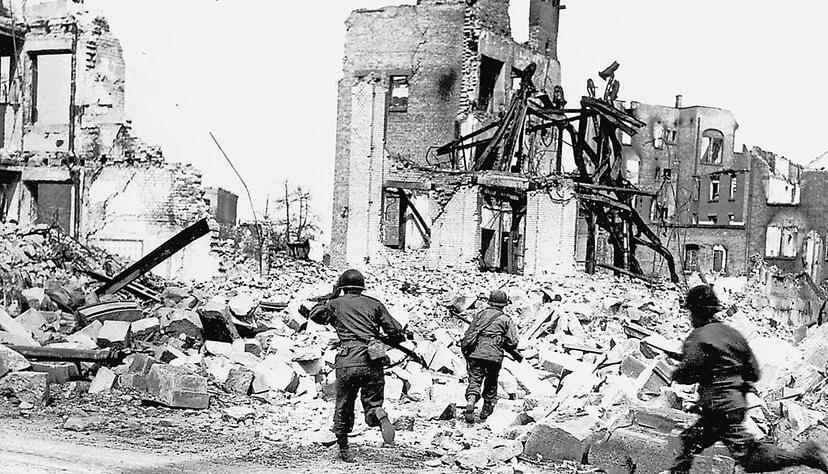 Als die US-Armee Anfang April mit 14 Sturmbooten &uuml;ber den Neckar nach Heilbronn vorst&ouml;&szlig;t, setzt in der Stadt ein erbitterter Kampf ein. Tagelang leisten deutsche Soldaten Widerstand.Fotos: Archiv/Uwe Jacobi