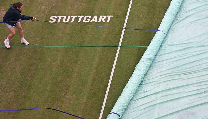 Das Finale wurde zu Beginn des zweiten Satzes wegen Regens unterbrochen. Das Finale wurde zu Beginn des zweiten Satzes wegen Regens unterbrochen.