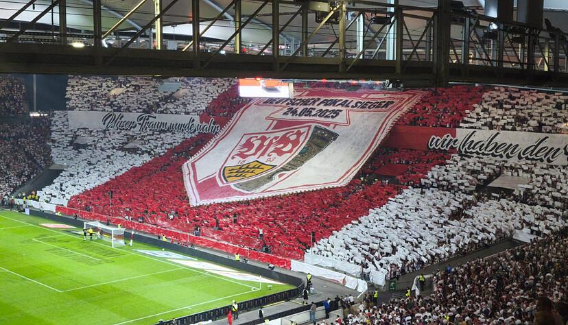 Die Fans des VfB Stuttgart sorgen vor dem Spiel gegen den FC St. Pauli für eine starke Choreo.