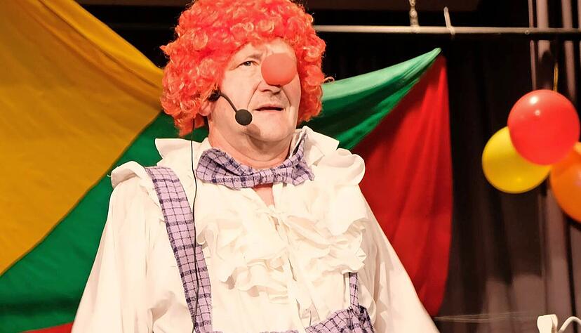 Clown Rainer Hesselmann macht sich &uuml;ber die gro&szlig;e und kleine Politik lustig.