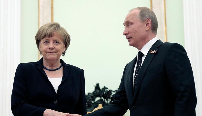 Kritiker werfen Merkel einen naiven Umgang mit dem russischen Präsidenten Wladimir Putin vor. (Archivbild) Kritiker werfen Merkel einen naiven Umgang mit dem russischen Präsidenten Wladimir Putin vor. (Archivbild)