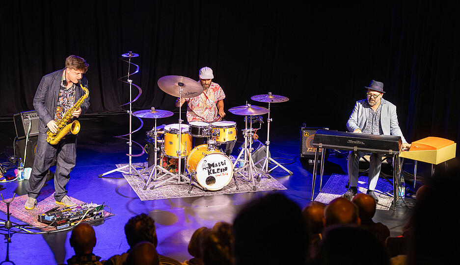 Das Matti Klein Soul Trio hatte einen Auftritt im Figurentheater in der Eppinger Altstadt.