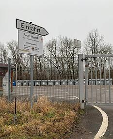 Der bisherige Standort am Heerweg hinter der Töpferei Hasenmühle hat bald ausgedient. Er wird künftig dem Häckselplatz zugeschlagen.