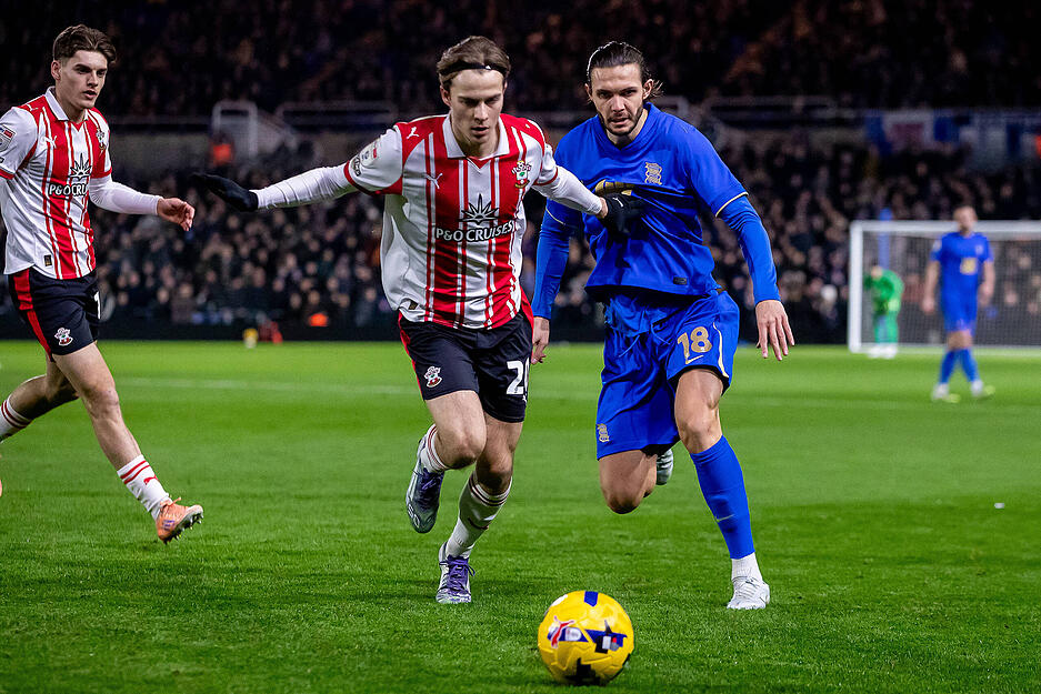Stattdessen ging es f&uuml;r Jander zum FC Southampton in Englands zweite Liga. Nun gibt es erneut Ger&uuml;chte um einen VfB-Wechsel.