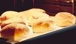 Die Herstellung von Aufbackbrötchen für Lidl sorgt für Ärger.Foto: Colourbox