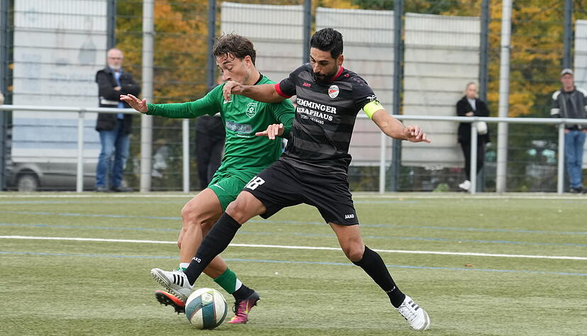 Der Ex-Profi Hakan Aslantas (rechts) holte mit T&uuml;rkspor Eppingen in der Landesliga bisher nur sieben Punkte. Dennoch glauben er und vor allem die Vereinsverantwortlichen noch daran, dass der Klassenerhalt gelingen kann.