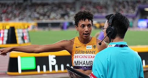 Malaika Mihambo hatte Gesprächsbedarf.