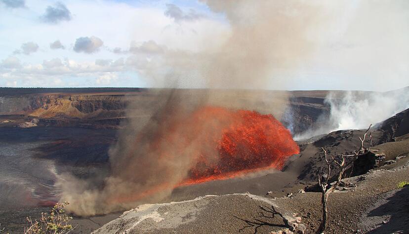 Der Kilauea-Vulkan auf Hawaii spuckt Lavafontänen. Der Kilauea-Vulkan auf Hawaii spuckt Lavafontänen.
