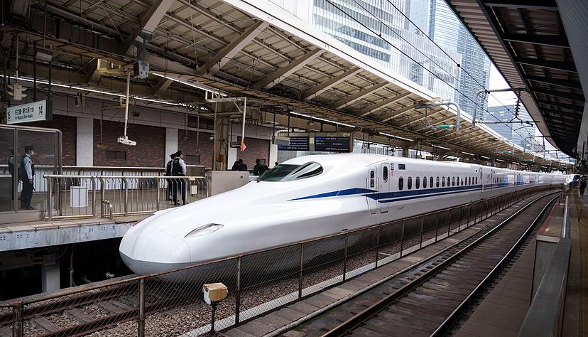 Japans Hochgeschwindigkeitszug Shinkansen ist ber&uuml;hmt f&uuml;r seine P&uuml;nktlichkeit. (Archivbild)