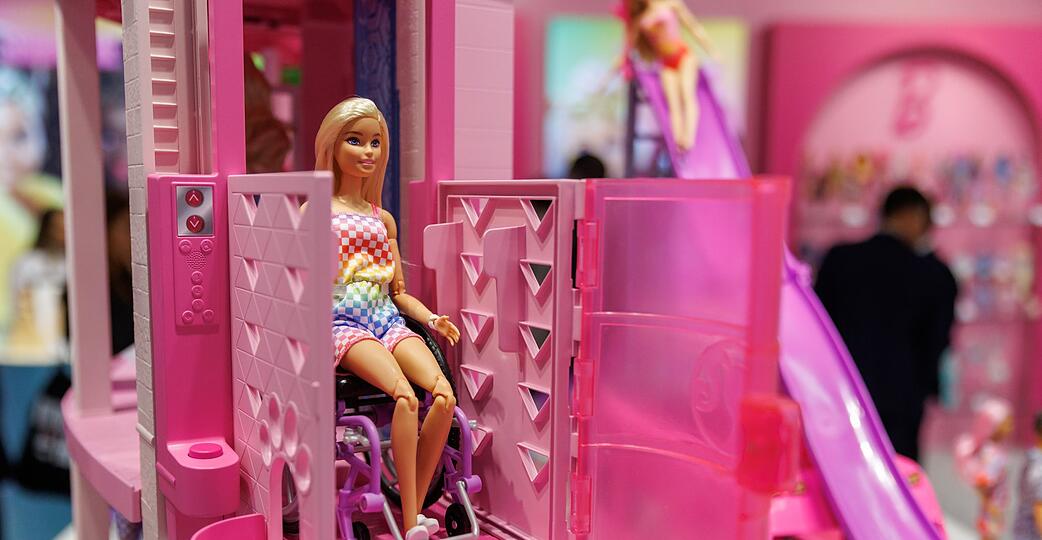 Die Frage, ob Kinder &laquo;Barbie spielen&raquo; d&uuml;rfen, sorgt bei vielen Eltern f&uuml;r Diskussionsstoff.