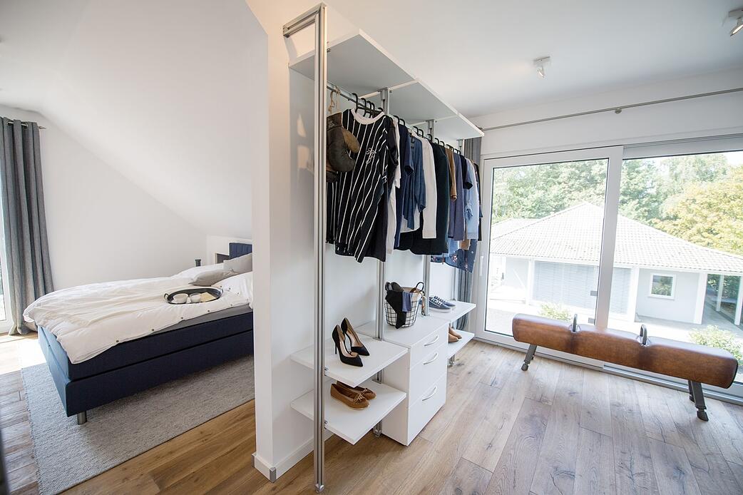 Aus Einem Zimmer Zwei Machen Räume teilen: So halten Regale an der Trennwand - STIMME.de