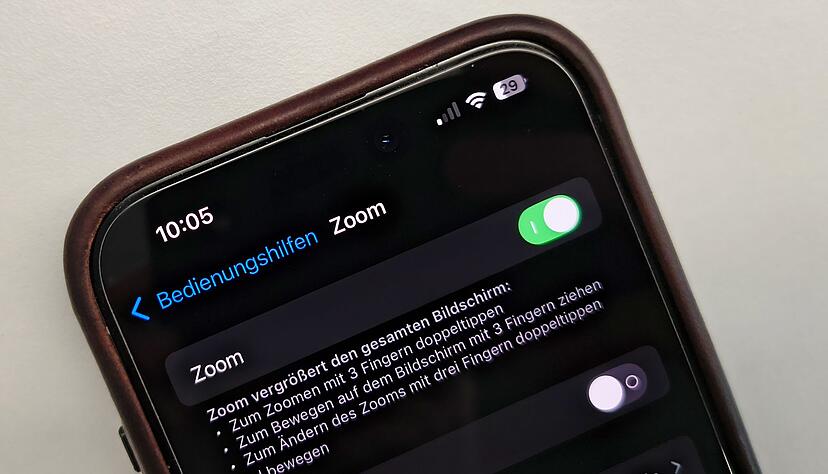 Unter dem Menüpunkt «Bedienungshilfen» kann man den Zoom nach den eigenen Bedürfnissen einstellen - oder die Funktion abschalten.