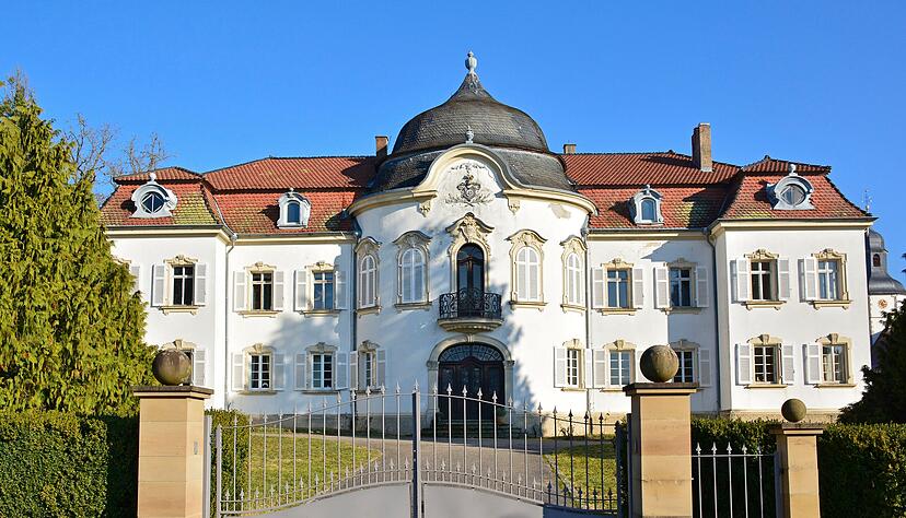 Das Neue, auch das Weiße Schloss genannt, steht in Jagsthausen. Das Neue, auch das Weiße Schloss genannt, steht in Jagsthausen.
