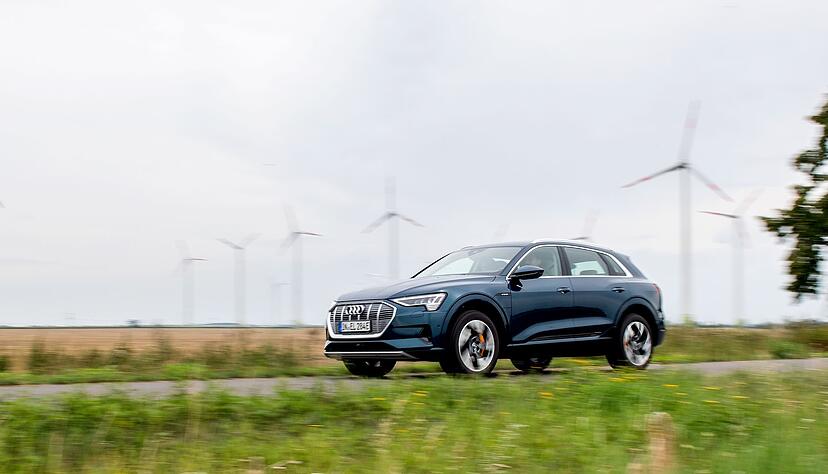 So lange sich die R&auml;der drehen: Die Akkus moderner E-Autos sind f&uuml;r eine lange Lebensdauer ausgelegt - Hersteller geben entsprechende Garantien.