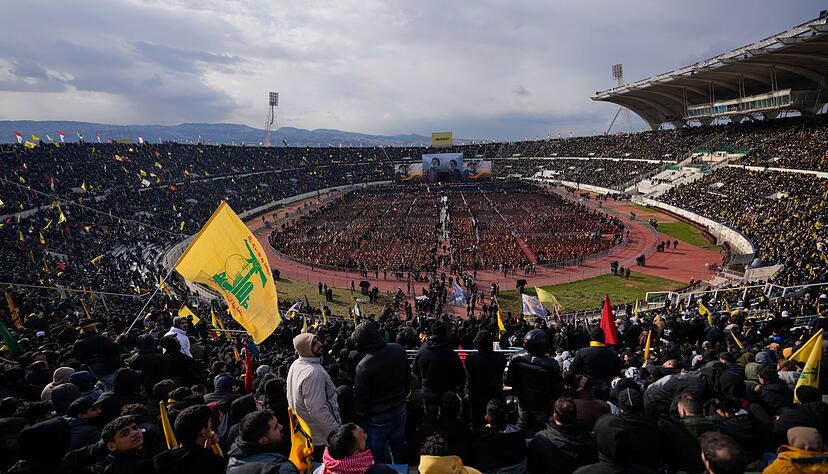 Die Hisbollah feiert ihren get&ouml;teten Anf&uuml;hrer Nasrallah bei einer aufwendigen Zeremonie.