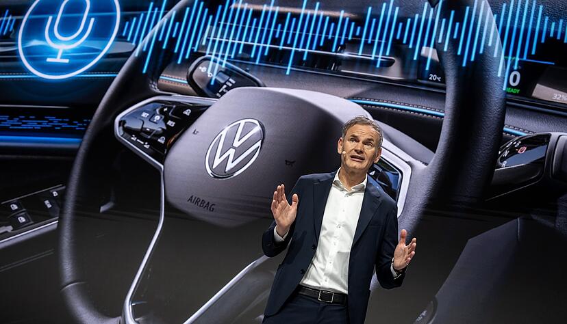 ARCHIV - 13.03.2024, Berlin: Oliver Blume, Vorstandsvorsitzender der Volkswagen AG spricht bei der Jahrespressekonferenz der Volkswagen Group. Konzernchef Blume erläutert die Ergebnisse des Jahres 2023 für VW und gibt für Europas größten Autobauer einen Ausblick auf das Jahr 2024. (zu dpa: «VW-Chef bezeichnet Lage als alarmierend») Foto: Michael Kappeler/dpa +++ dpa-Bildfunk +++ ARCHIV - 13.03.2024, Berlin: Oliver Blume, Vorstandsvorsitzender der Volkswagen AG spricht bei der Jahrespressekonferenz der Volkswagen Group. Konzernchef Blume erläutert die Ergebnisse des Jahres 2023 für VW und gibt für Europas größten Autobauer einen Ausblick auf das Jahr 2024. (zu dpa: «VW-Chef bezeichnet Lage als alarmierend») Foto: Michael Kappeler/dpa +++ dpa-Bildfunk +++