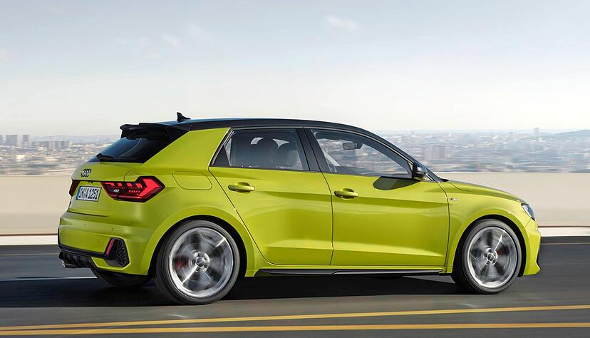 Seit 2018 ist die zweite Generation des Kleinwagens A1 auf dem Markt. Er wird keinen Nachfolger erhalten. Audi will stattdessen sein Produktportfolio weiter nach oben ausbauen. Das gilt insbesondere für elektrische Modelle. Seit 2018 ist die zweite Generation des Kleinwagens A1 auf dem Markt. Er wird keinen Nachfolger erhalten. Audi will stattdessen sein Produktportfolio weiter nach oben ausbauen. Das gilt insbesondere für elektrische Modelle.