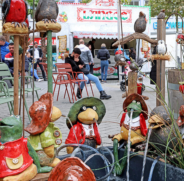 Von Freitag bis Sonntag, 4. bis 6. Oktober, findet in der Sülmerstraße und auf dem Kiliansplatz der traditionelle Hafenmarkt statt. Von Freitag bis Sonntag, 4. bis 6. Oktober, findet in der Sülmerstraße und auf dem Kiliansplatz der traditionelle Hafenmarkt statt.