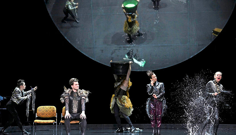 Die Familie als Keimzelle unserer Gesellschaft? Lisa Schwarzer (rechts), Judith Lilly Raab, Nils Br&uuml;ck, Sven-Marcel Voss, Romy Kl&ouml;tzel.
Foto: Jochen Klenk