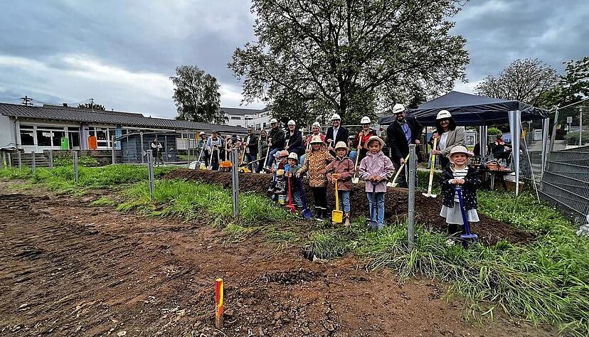 Spatenstich f&uuml;r den Anbau des Bonfelder Kindergartens Biberacher Stra&szlig;e im Mai 2003: ImJuni soll das neue Geb&auml;udeteil eingeweiht werden.
Foto: Archiv/Plapp-Schirmer