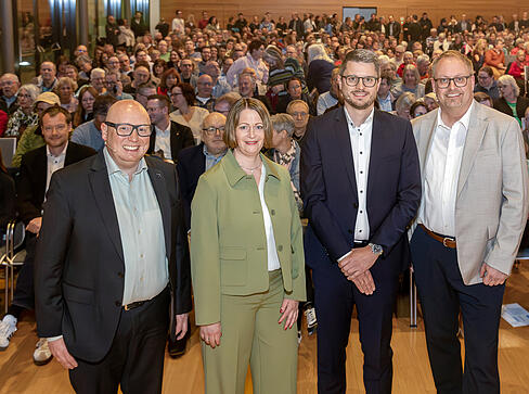 Daniel Vogelmann, Ina Krone, Jens M&uuml;ller und Mark D&uuml;rr (v. l.) stellten sich am Montagabend in der vollen Nobelgusch den Fragen der HZ-Moderatorinnen.