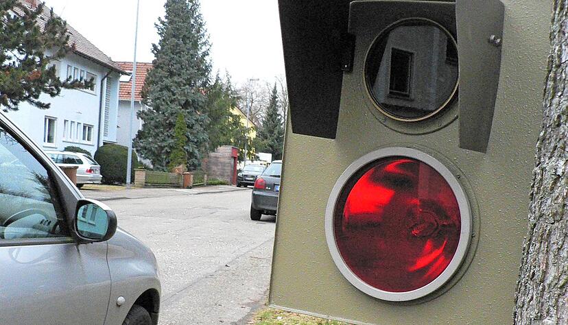 Augen auf im Verkehr! Denn auch die Radarfallen haben einen wachen Blick: Im vergangenen Jahr wurden wieder zahlreiche Verstöße durch Kreis und Polizei festgestellt. Der schnellste Fahrer war ganze 61 km/h zu flott unterwegs.
Foto: Archiv/Friese
