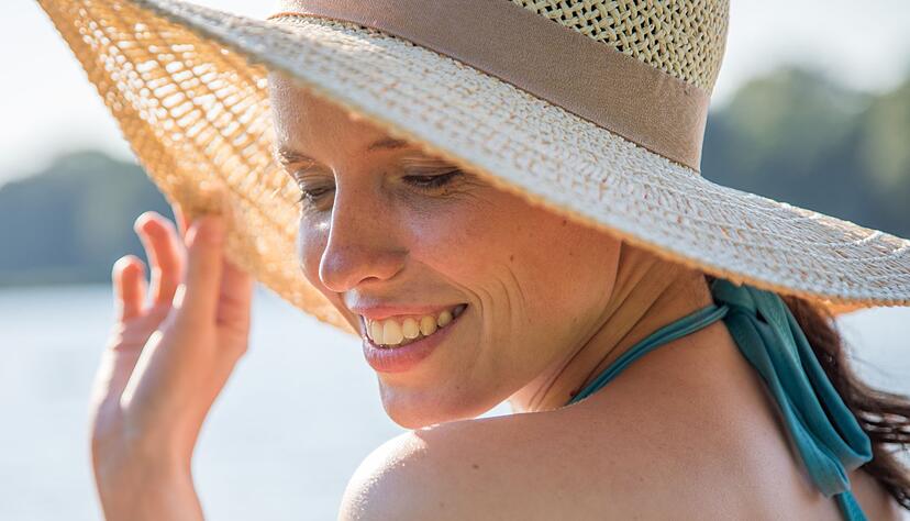 Wer sich also vor der Sonnenstrahlung sch&uuml;tzt, kann damit das Risiko f&uuml;r Hautkrebs entscheidend senken.