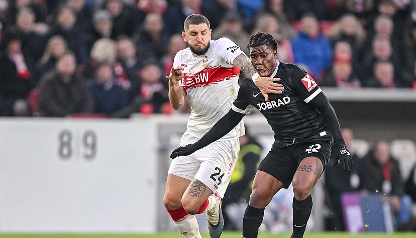 Jeff Chabot (links) vom VfB Stuttgart in Aktion gegen Cyriaque Irié vom SC Freiburg. Im Landesduell gab es einen Heimsieg des VfB. Nun auch gegen den 1. FC Köln? Jeff Chabot (links) vom VfB Stuttgart in Aktion gegen Cyriaque Irié vom SC Freiburg. Im Landesduell gab es einen Heimsieg des VfB. Nun auch gegen den 1. FC Köln?